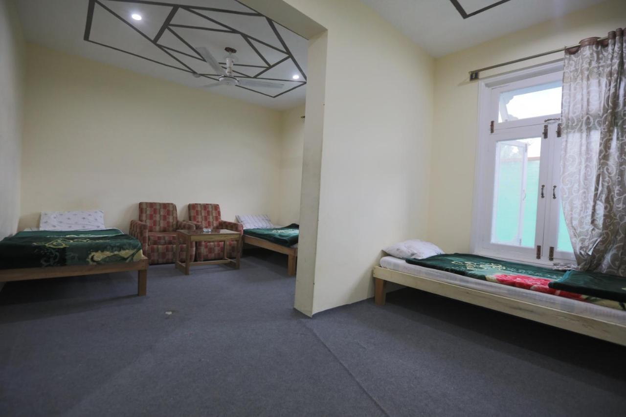 Hunza City Hotel Karimabad  Экстерьер фото